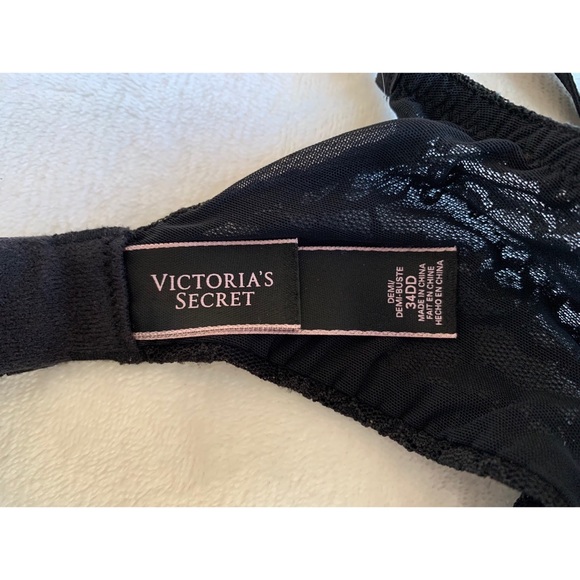 Victoria’s Secret Lace T-shirt Bra - Picture 4 of 4